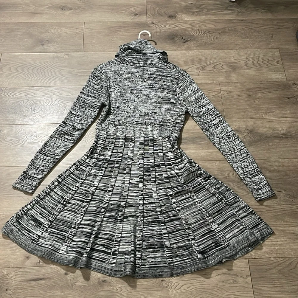 Cavlin Kelin Cowl neck knit dress, Size M - Picture 10 of 10